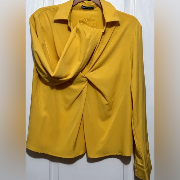 🌼 NWOT-Nice And Flowing Office to Happy Hour🤗 Dress Shirt!💋 - Picture 3 of 3